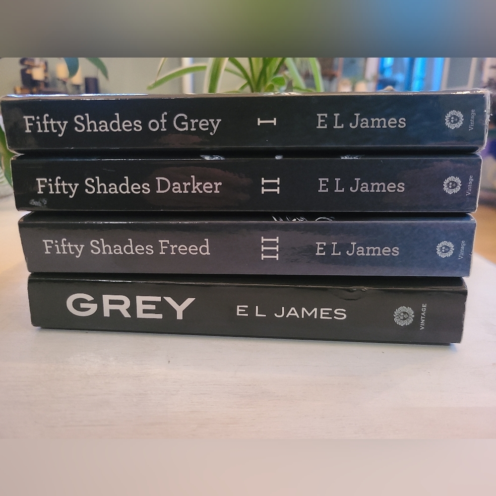 Fifty Shades of Grey paperback collection - Picture 2 of 3